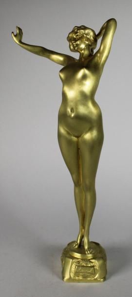 Paul PHILIPPE (1870 - 1930) Le réveil.
Epreuve en bronze à patine doré signée.
Haut.:...