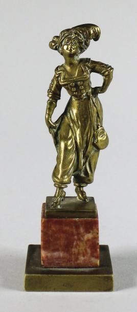 Carl KAUBA (1865 - 1922) La révérence orientale.
Epreuve en bronze à patine doréé.
Fonte...