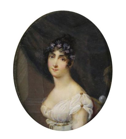 ECOLE XIXe SIÈCLE Portrait de femme à la couronne de fleurs.
Miniature à vue ovale....