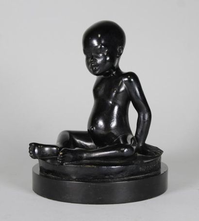 Pierre MEAUZÉ (1913 - 1978) L'enfant africain.
Epreuve en bronze à patine noir nuancé....