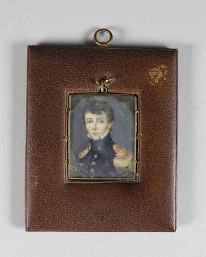 École FRANÇAISE du début du XIXe siècle Portrait d'officier.
Miniature à vue octogonale...