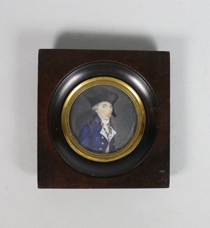 Ecole FRANCAISE vers 1800 Portrait de militaire.
Miniature à la gouache sur ivoire.
Diam.:...