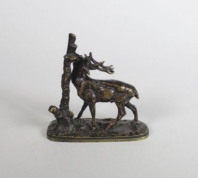 Pierre-Jules MENE (1810 - 1879) Le cerf à la feuille.
Epreuve en bronze à patine...