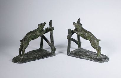 Louis FONTINELLE (1886 - 1964) Chien à la barrière.
Paire de serre-livres en bronze...