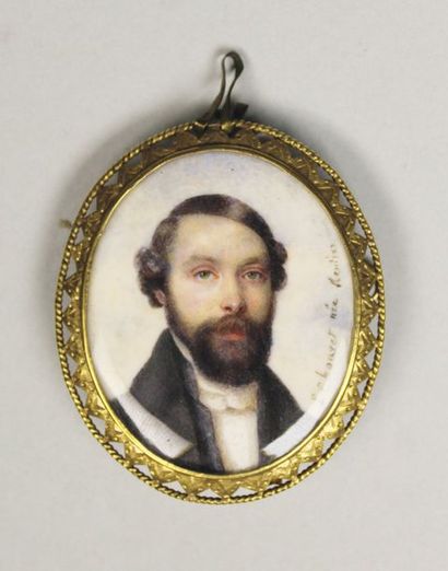 École Française du XIXe siècle Portrait d'homme.
Miniature sur nacre signé Chauvet...