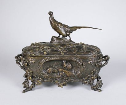 Auguste Nicolas CAIN (1821-1894) Coffret en bronze à patine brune, reposant sur quatre...