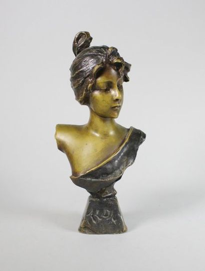 Emmanuel VILLANIS (1858 - 1914) Alda.
Epreuve en bronze à patine polychrome
Fonte...