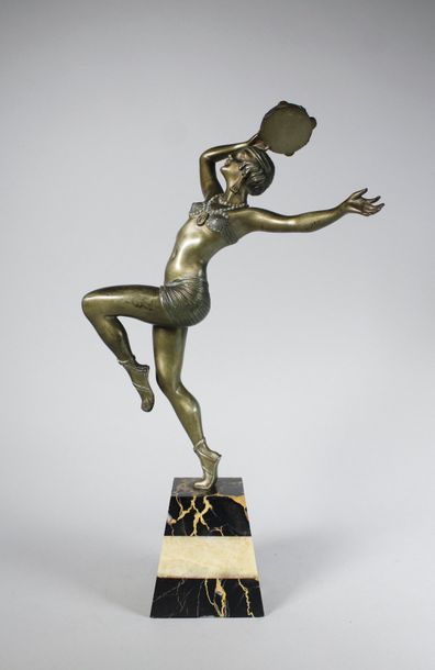 René André VARNIER (xixe - XXe siècle) Danseuse au tambourin.
Epreuve en bronze à...