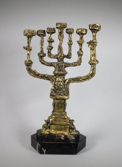 Salvador DALI (1904 - 1989) Menorah Dalienne.
Epreuve en bronze à patine doré signée,...