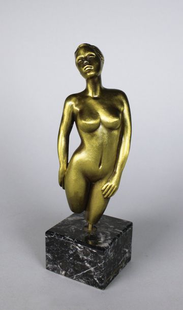 Marie-Paule Angelica.
Epreuve en bronze à patine doré reposant sur un socle de marbre...
