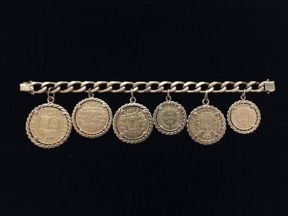 null Bracelet en or 18K en chaine de laquelle pendent 2 pièces de 40 lires, 2 pièces...