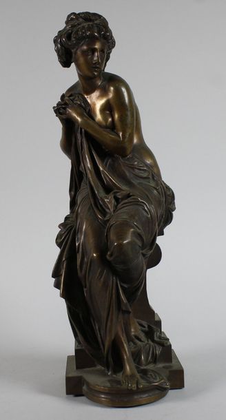 Anna CARRIER (XIXe siècle) Femme au drapé assise.
Epreuve en bronze à patine brun...