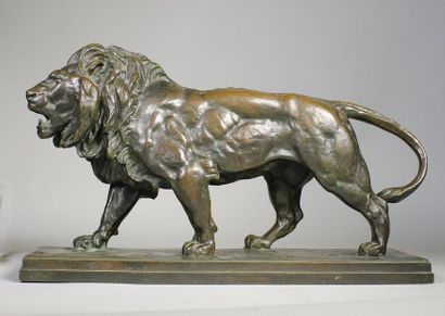 Antoine - Louis BARYE (1796 - 1875) Lion marchant.
Epreuve en bronze à patine brun...