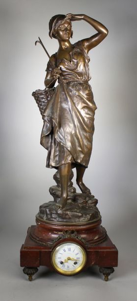 Ernest LAURENT (1859 - 1929) La pêcheuse.
Epreuve en bronze à patine brun clair nuancé....