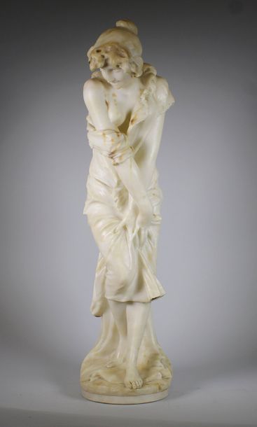 École FRANÇAISE du XXe siècle La frileuse.
Sculpture en albâtre.
Haut.: 74 cm.