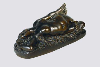 Jean-Baptiste CLESINGER (1814 - 1883) Femme piquée par un serpent.
Epreuve en bronze...