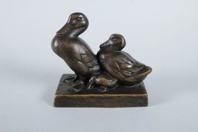 École ALLEMANDE du XIXe siècle Famille de canards.
Epreuve en bronze à patine brun...