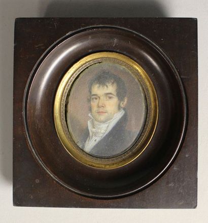 École du XIXe siècle Portrait d'homme en jabot.
Miniature à vue ovale.
6 x 5 cm