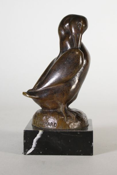 Irénée ROCHARD (1906-1984) Oiseau le bec sous l'aile.
Epreuve en bronze à patine...