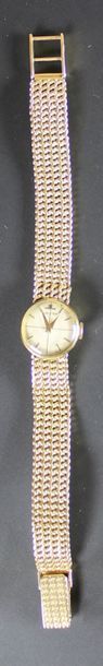 JAEGER LECOULTRE Montre bracelet de dame en or jaune 18K (750°/°°), le cadran circulaire...