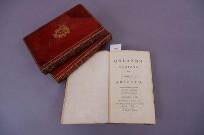 null 3170 + 3171RELIURES DU XVIIIème siècle?. 3 volumes in-8, maroquin rouge, triple...