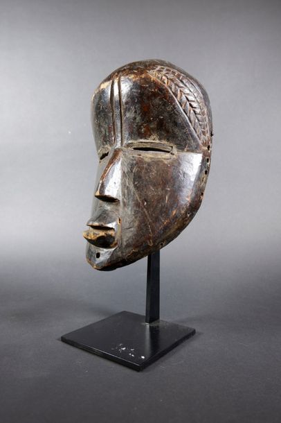 null Ancien et très puissant masque bassa de forme concave, belle patine noire. Liberia,...