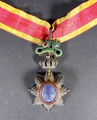 null Cambodge
Ordre royal du Cambodge.
Étoile de Commandeur. Argent doré, émail,...