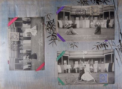 Ecole japonaise, époque Meiji (1868-1912) Album de cinquante cartes postales dont...
