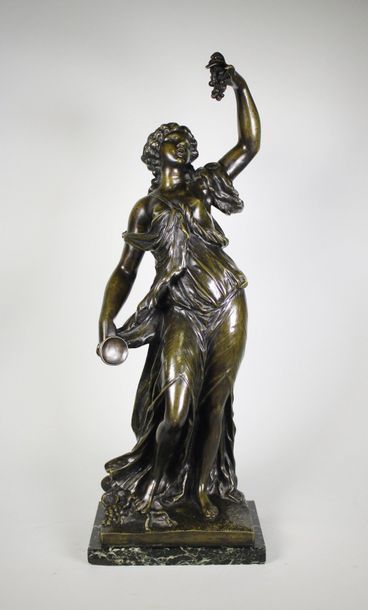 D'après CLODION (1738-1814) Bacchante à la grappe de raisin.
Epreuve en bronze à...