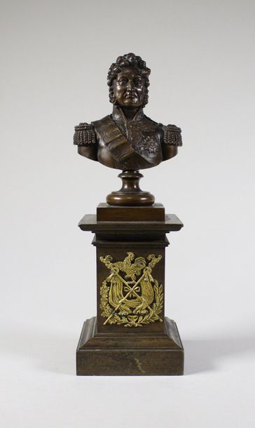 École du XIXe siècle Buste de Louis-Philippe.
Epreuve en bronze doré sur un socle...