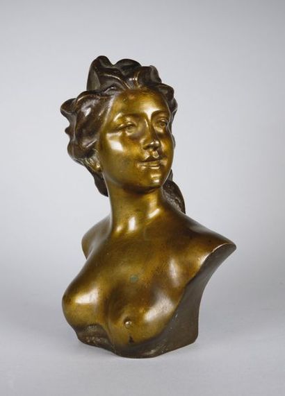 Jef LAMBEAUX (1852- 1908) Buste de femme. Epreuve en bronze à patine brun clair nuancé....