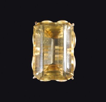 Bague en or jaune 18K (750°/°°), l'anneau...