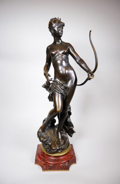 null Mathurin MOREAU (1822-1912)
Diane chasseresse. 
Epreuve en bronze à patine brun...