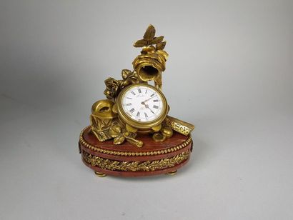 null François LINKE (1855-1946)
Pendulette en bronze doré, le cadran émaillé blanc...