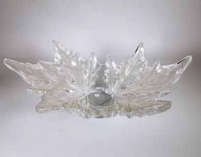 null LALIQUE France.
Importante coupe modèle "Champs Elysées" en cristal pressé moulé.
H...