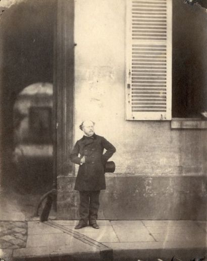 Charles NEGRE (Grasse 1820-1880) Le sculpteur Auguste Préault devant le 21 quai de...