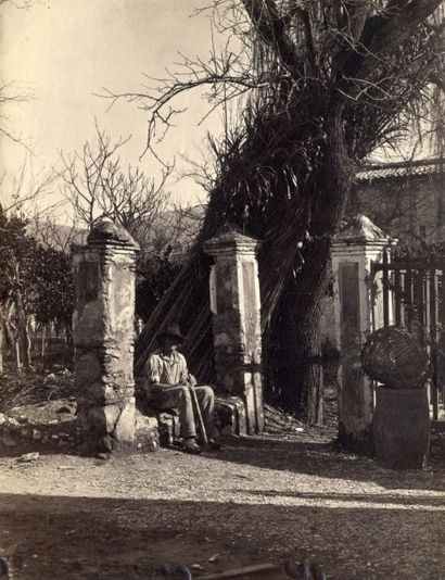 Luigi CRETTE ([?] 1823-Turin 1872) Homme assis sous un arbre, à l'entrée d'une propriété...