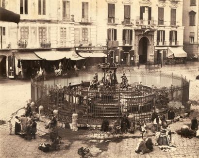 Photographe non identifié Fontaine Medine [sic] Naples, fontaine Medina Vers 1855...