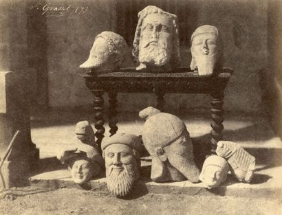Sosthène GRASSET d'ORCET (Aurillac 1828-Cusset 1900) Arrangement de sculptures antiques...