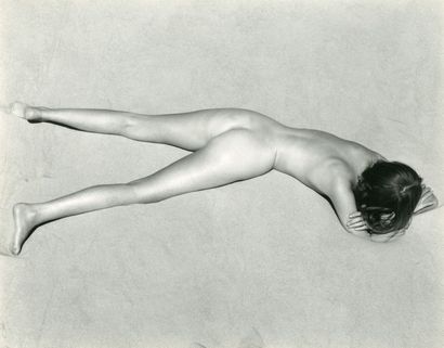 Edward WESTON (Highland Park 1886-Carmel-by-the-Sea 1958) Nude on Sand, Oceano 1936...