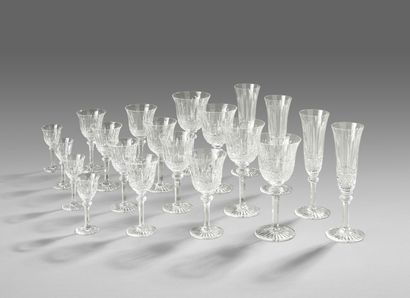 null SAINT LOUIS 
Service de 60 verres en cristal en cristal taillé modèle « Tommy...