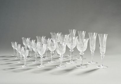 null SAINT LOUIS 
Service de 60 verres en cristal en cristal taillé modèle « Tommy...