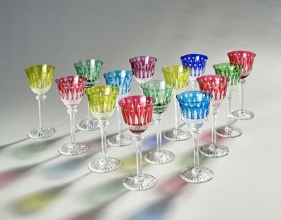 null SAINT LOUIS Service de verres modèle Tommy, 14 verres en cristal de couleur.
Haut...