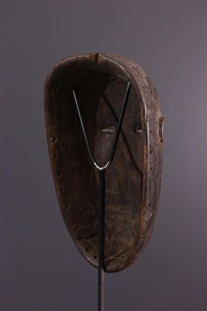 null Bambara face mask, Mali
A narrow forehead under which the slits of the eyes...