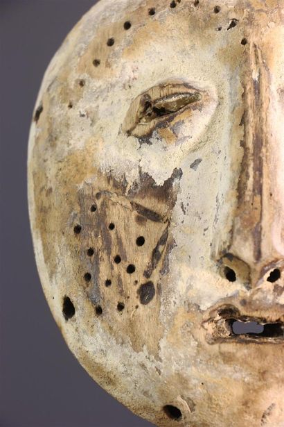 null Lega mask, DRC
Very slightly convex, this African Lega mask adopts the main...