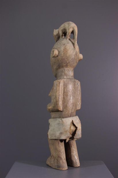 null Holo statuette, DRC ex Zaire
This female statuette, dressed in a simple textile...