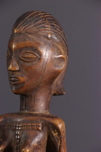 null Tabwa statuette, DRC.
African Tabwa statuette, recognizable by its linear scarification...