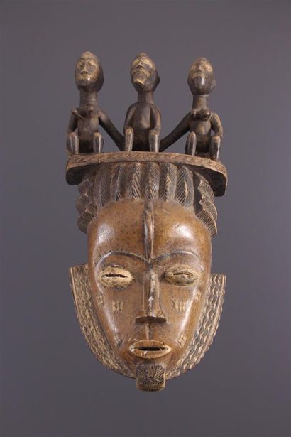 null Guere / Bété mask, Ivory Coast
This imposing African mask, carved in dense wood,...