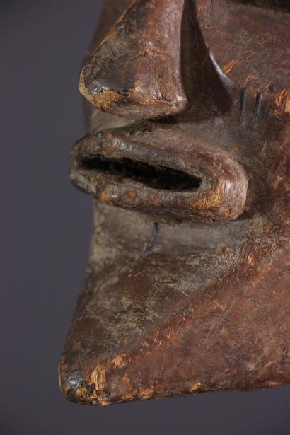 null Lulua mask, DRC ex-Zaire
This African mask, with its wide, concave orbits and...