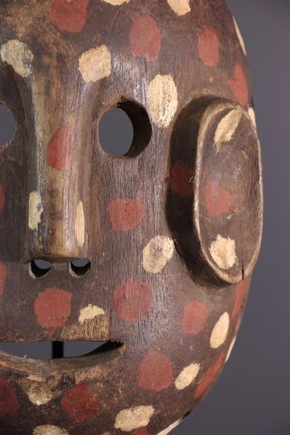 null Kumu mask, DRC ex Zaire
Among early art masks, this African mask namedNsembu...